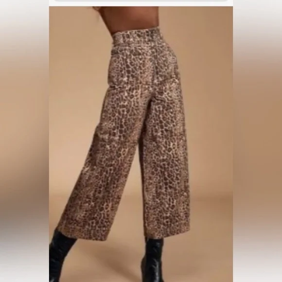 Reiterate Brown Leopard Print Wide-Leg Jeans
Size Small - Picture 1 of 9